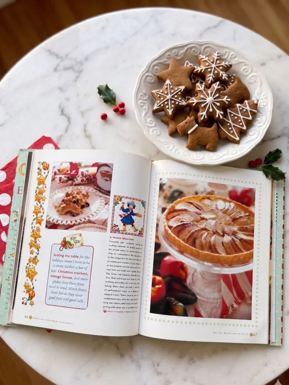 HARDCOVER Christmas With Mary Engelbreit : Let the Merrymaking Begin : Vol 1